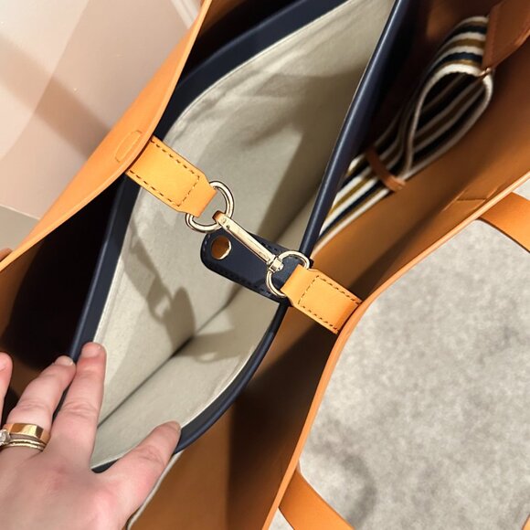 NWT: Vegan Leather Mark and Graham Tote Bag with Laptop Sleeve - Picture 4 of 7